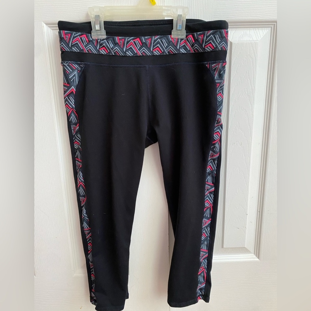 Black Leggings with Geometric Pattern